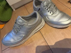 Sneaker Größe 39
