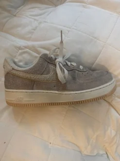 Sneaker Größe 39
