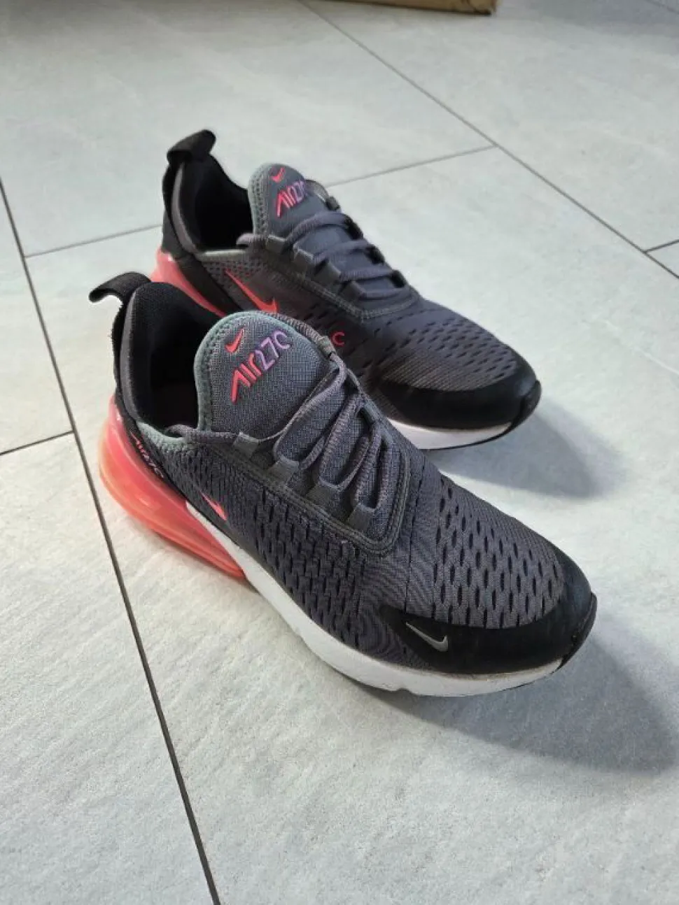 Sneaker Größe 38,5